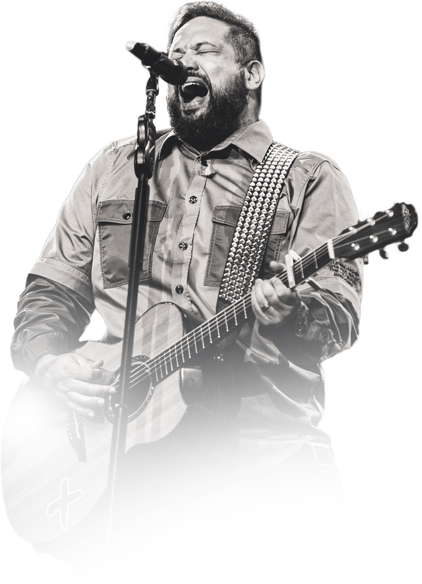 Fernandinho com banda no palco
